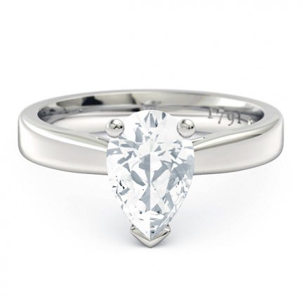 Pero Pear Diamond Ring in Platinum 950 AU
