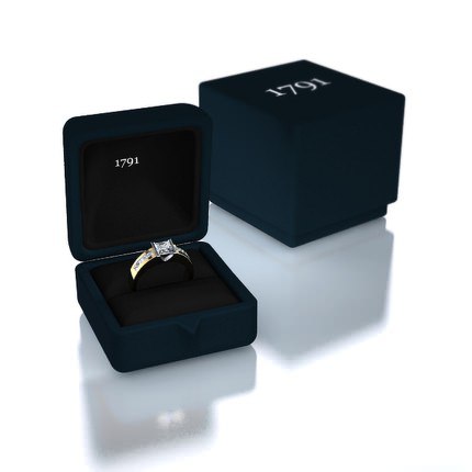 Quadrata Princess Diamond Ring in 18kt Yellow Gold AU - Box View