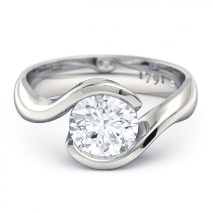 The Embrace Round Brilliant Engagement Ring in Platinum 950 AU